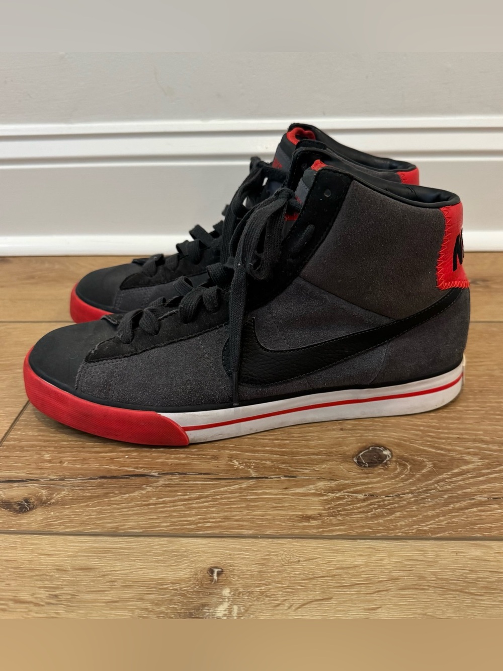 Nike Men's High-Top Sneakers - Black & Red size 10